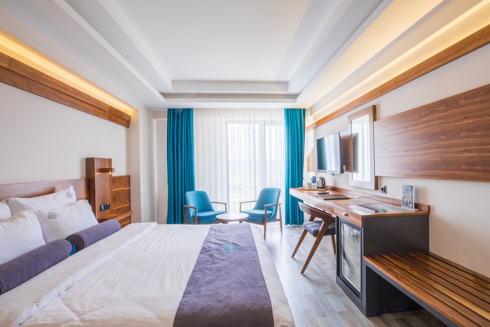 Karpalas City Hotel & Spa 13/70