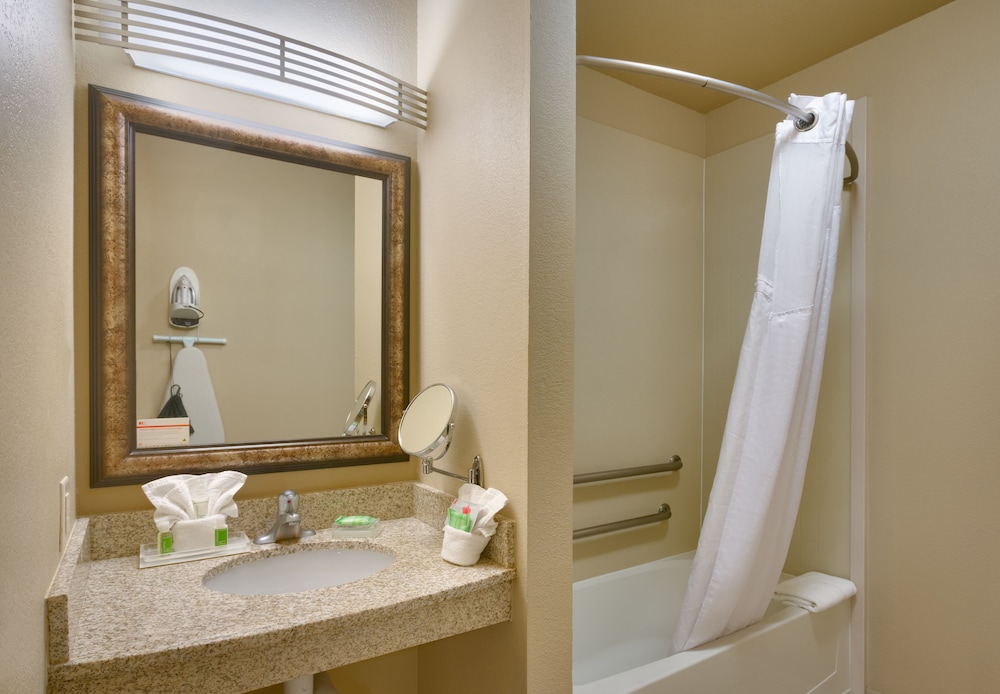 Holiday Inn Hotel & Suites Salt Lake City-Airport West 16/47