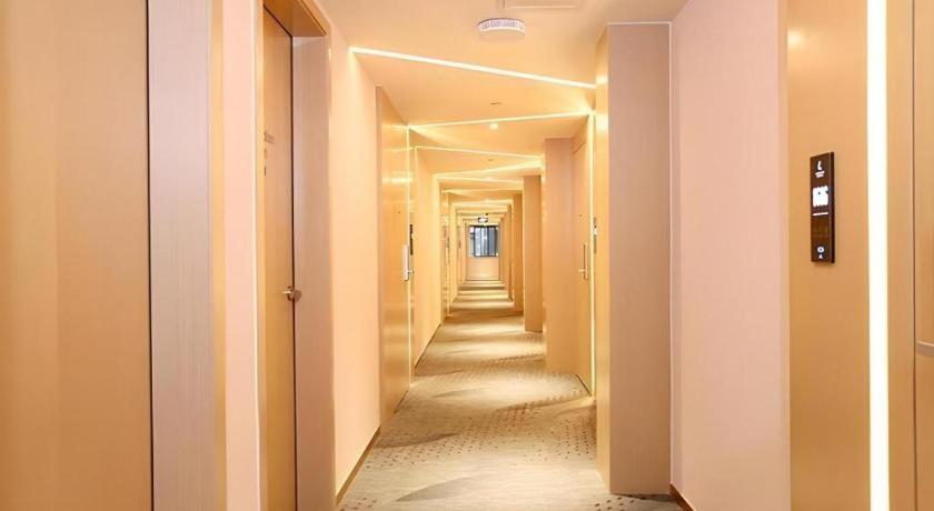 Lavande Hotel (Guangzhou Zoo, Huanghuagang Metro Station) 41/58