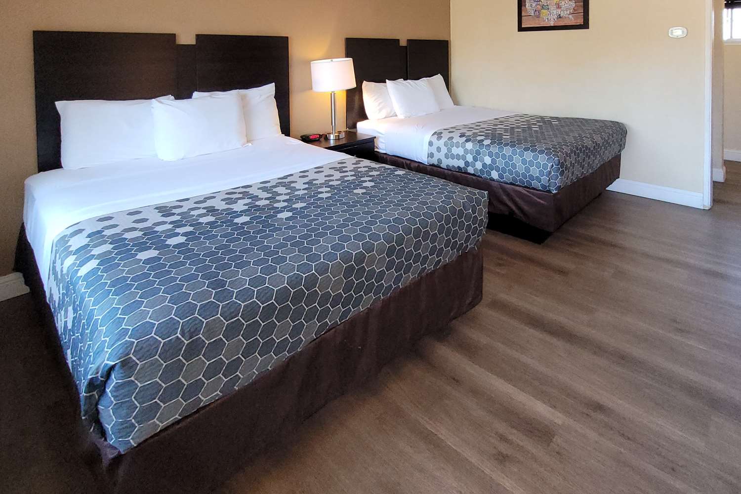 ROOM, 2 DOUBLE BEDS
