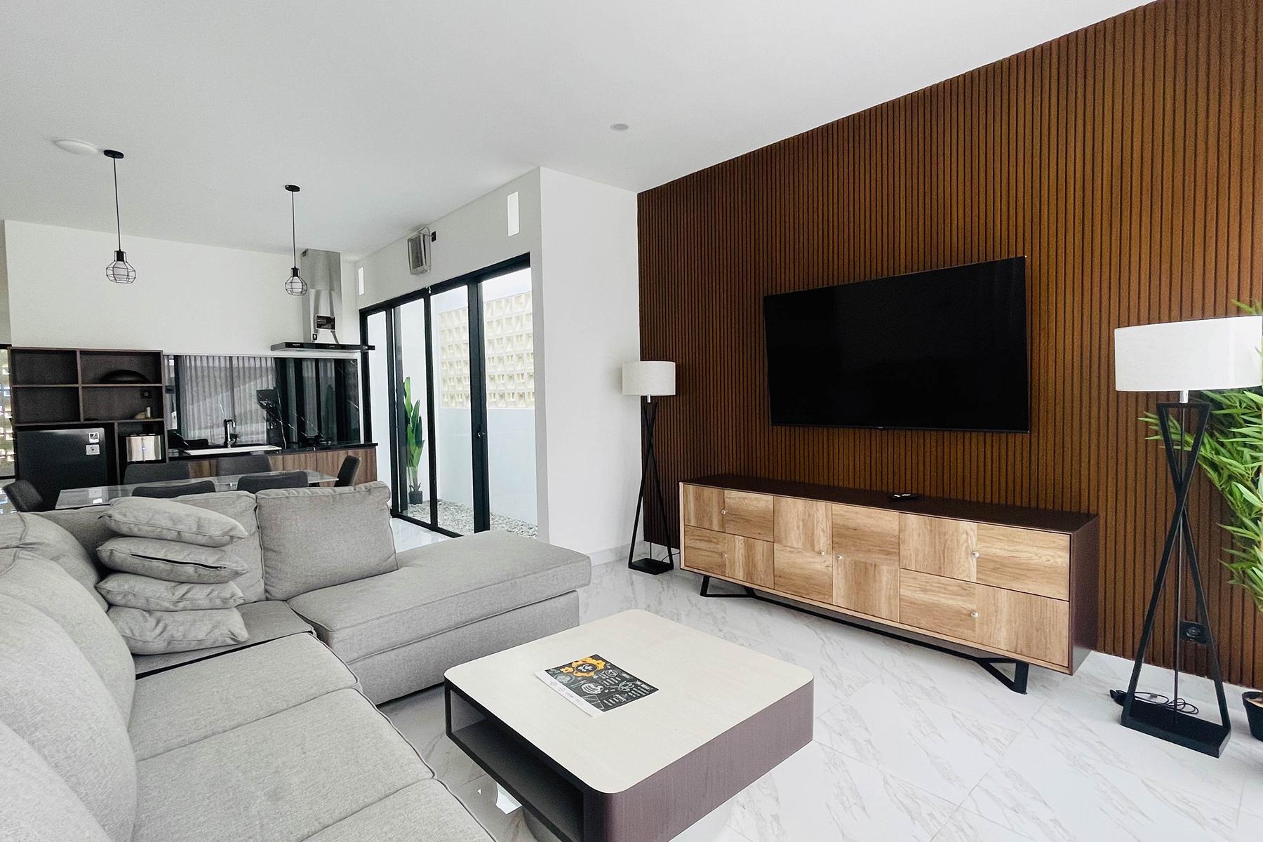 Safir, Villa