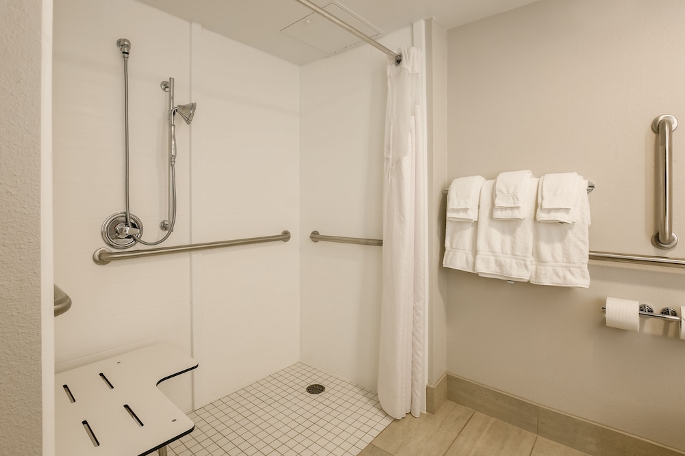 Holiday Inn Express Milwaukee West Medical Center 24/59