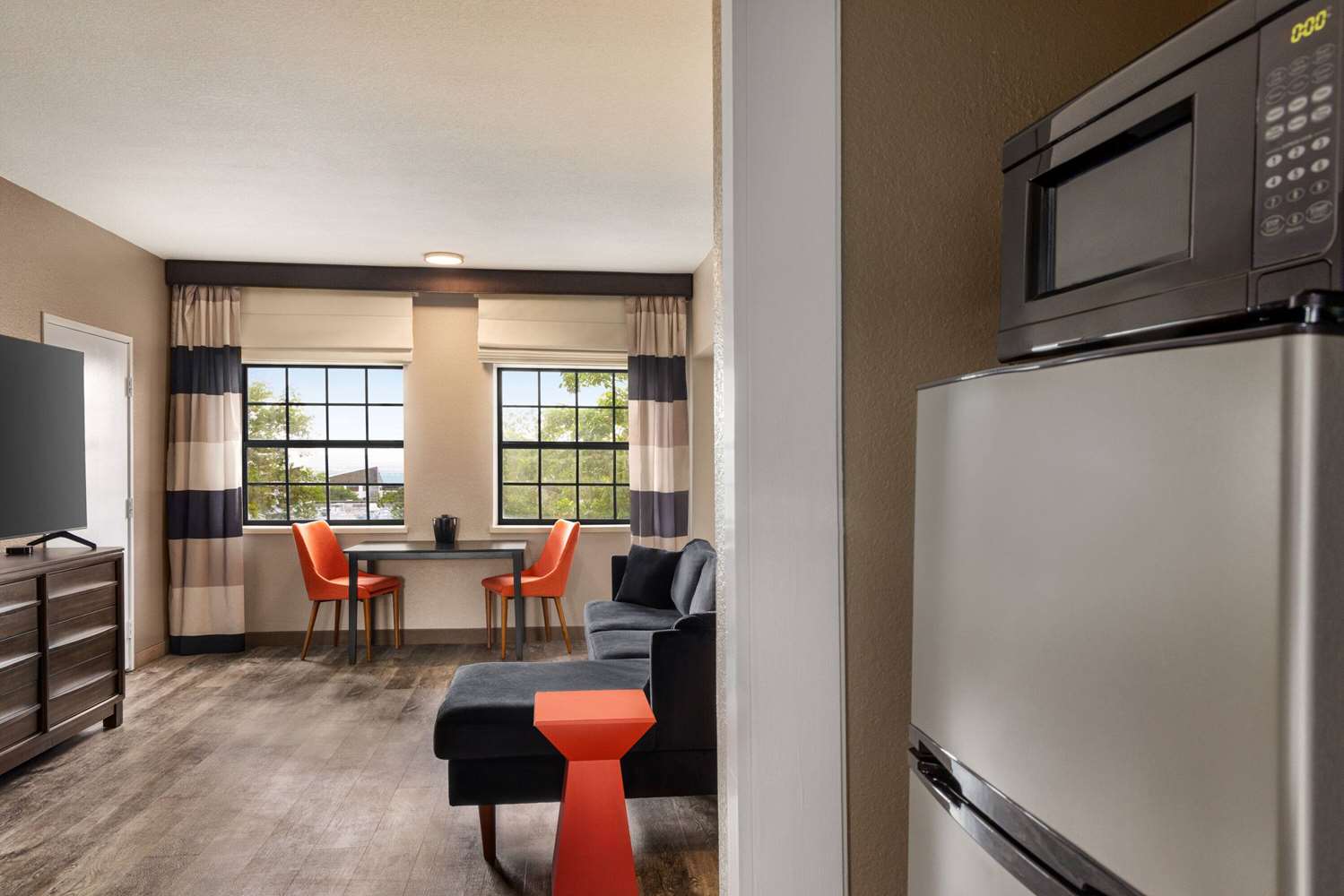 Ramada by Wyndham Albuquerque Airport 34/52