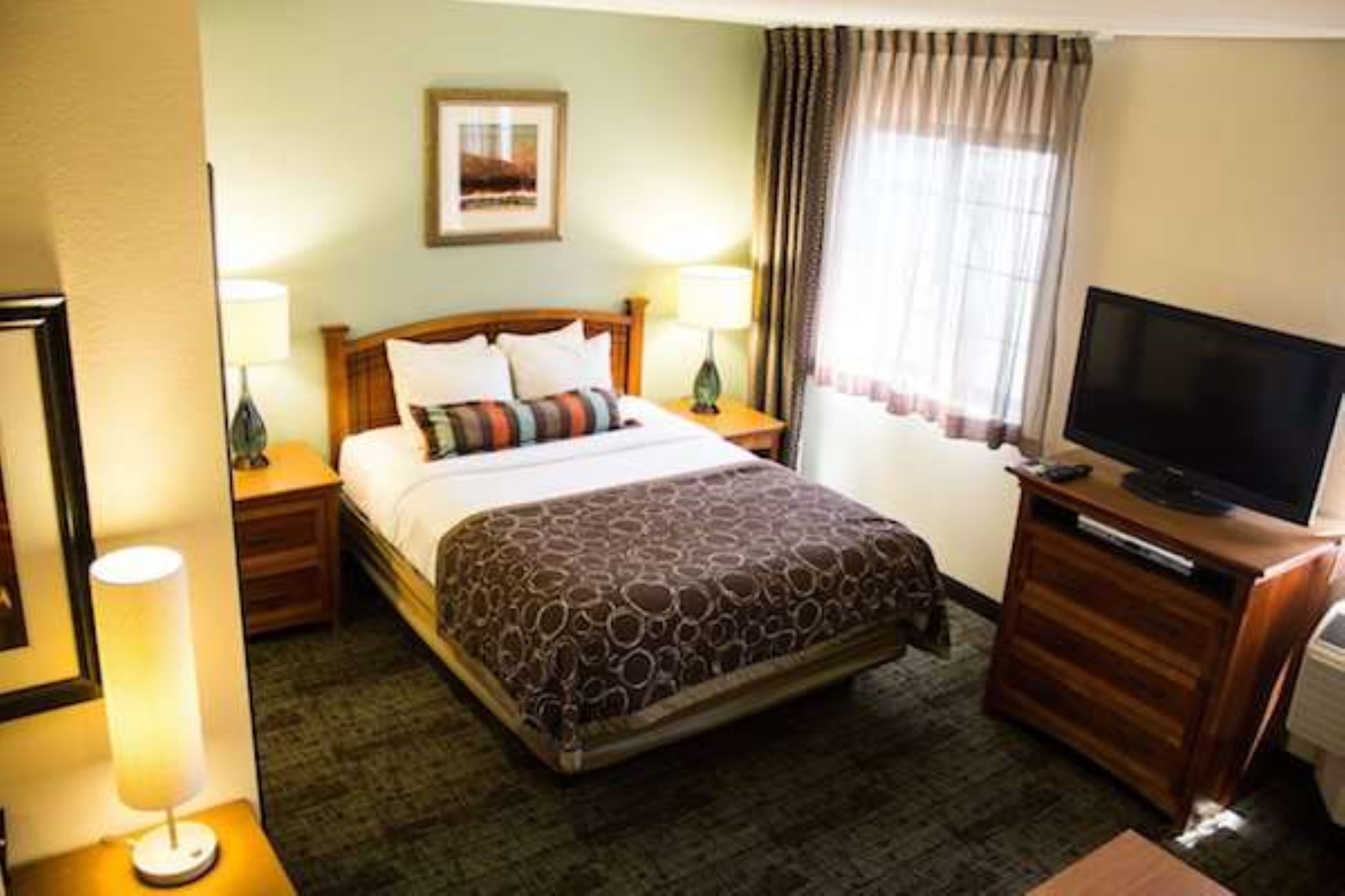 Studio, Queen Bed