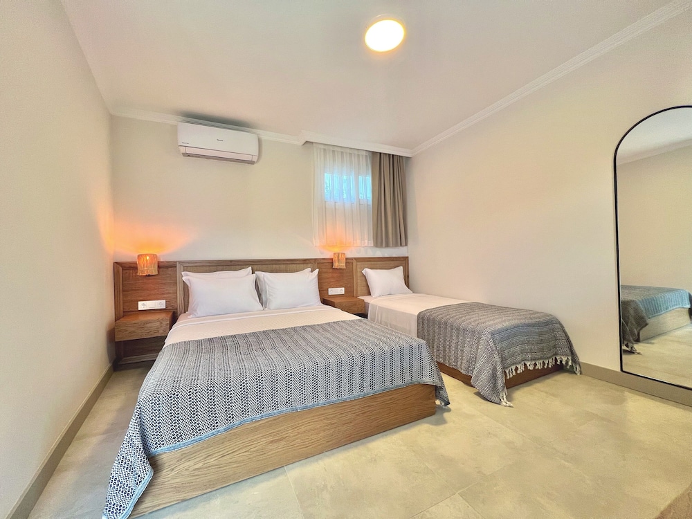 STANDARD, TRIPLE, MULTIPLE BEDS, PATIO, GARDEN AREA