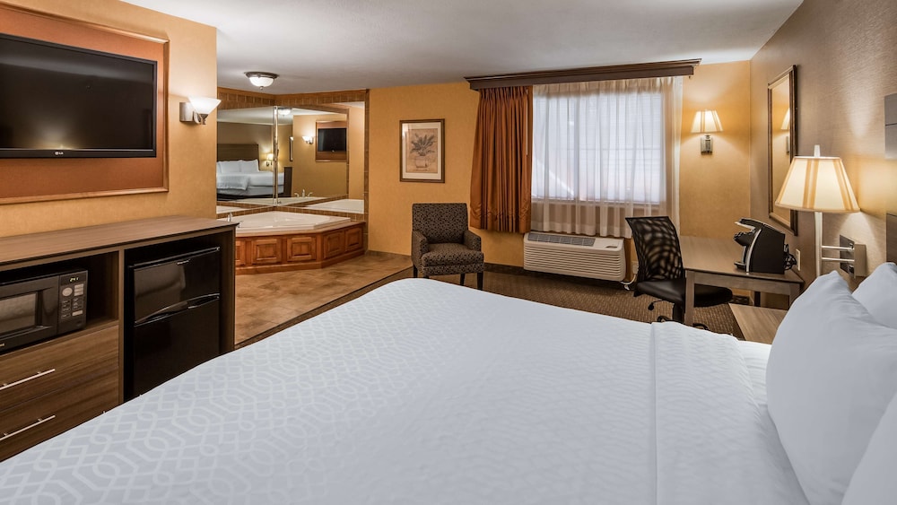 Best Western Plus North Canton Inn & Suites 20/62