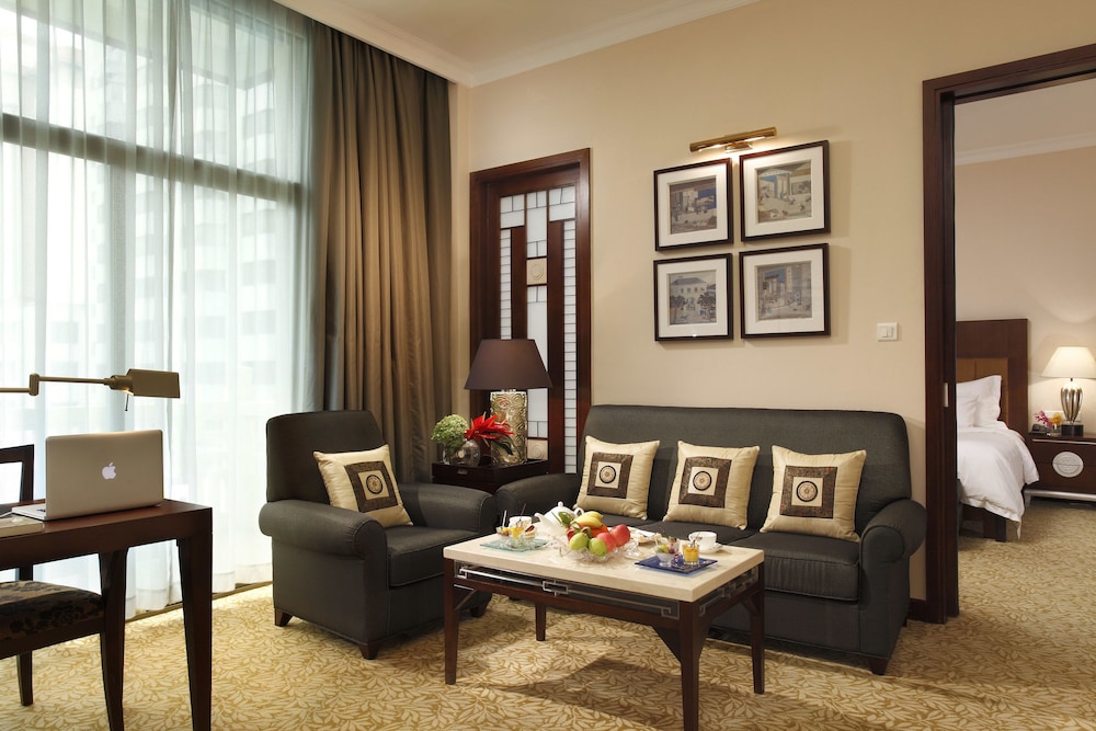 Dong Fang Hotel 55/74
