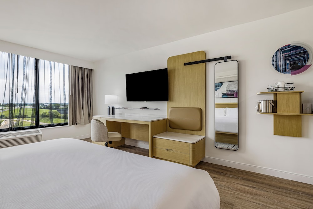 PREMIUM, KING BED, WITH VIEW, CORNER