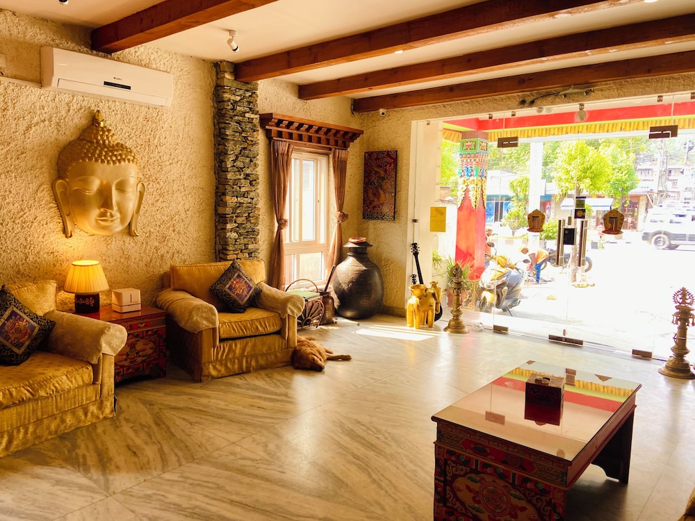 Three Jewels Boutique Hotel 53/74