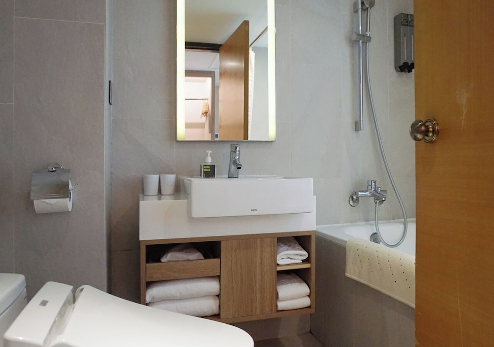 Royal Inn Taipei Nanxi Mrt Zhongshan Station 63/66