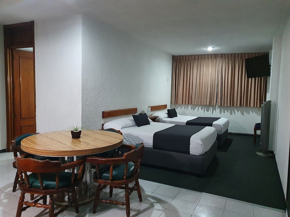 Estanza Hotel and Suites 20/58