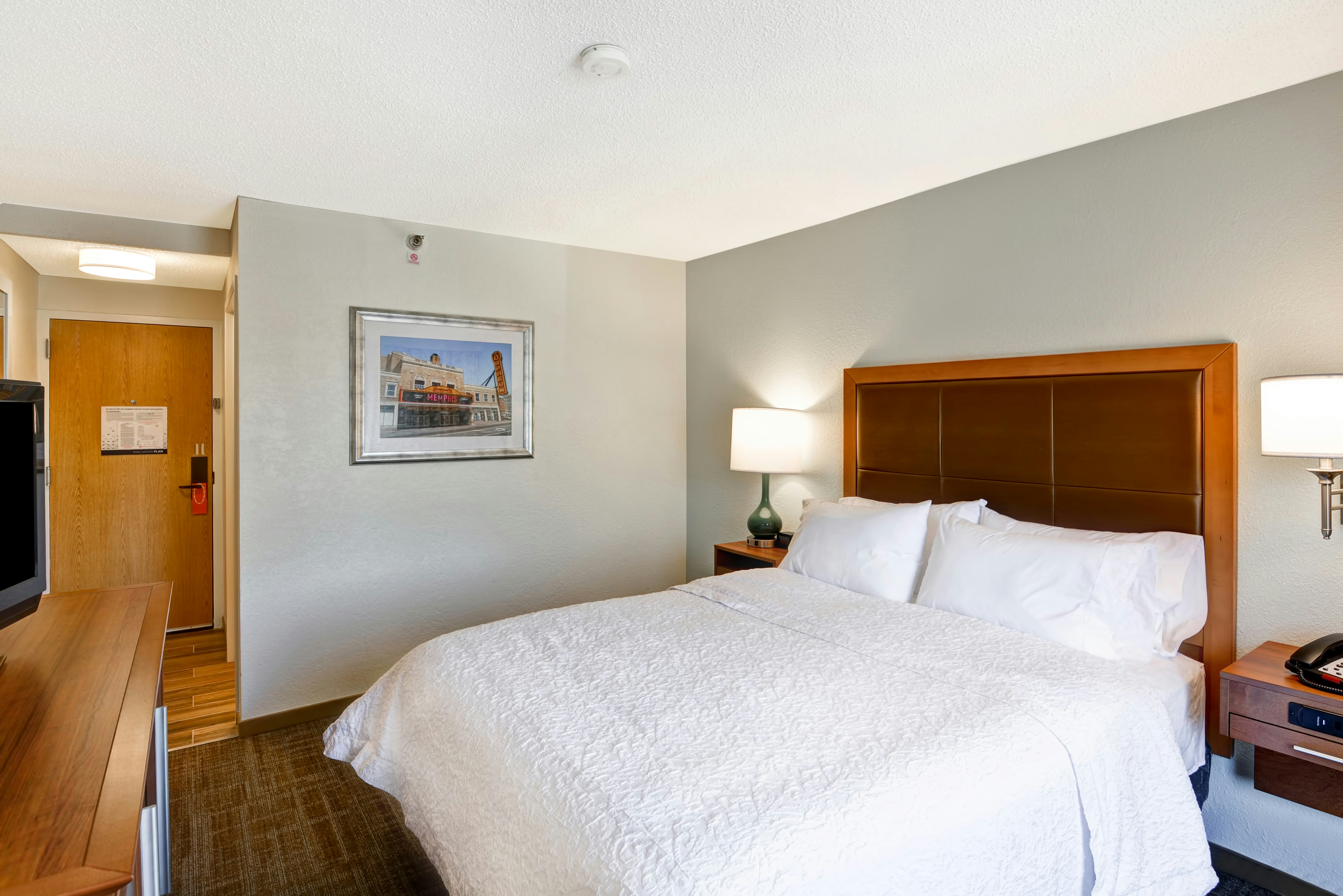 ROOM, QUEEN BED