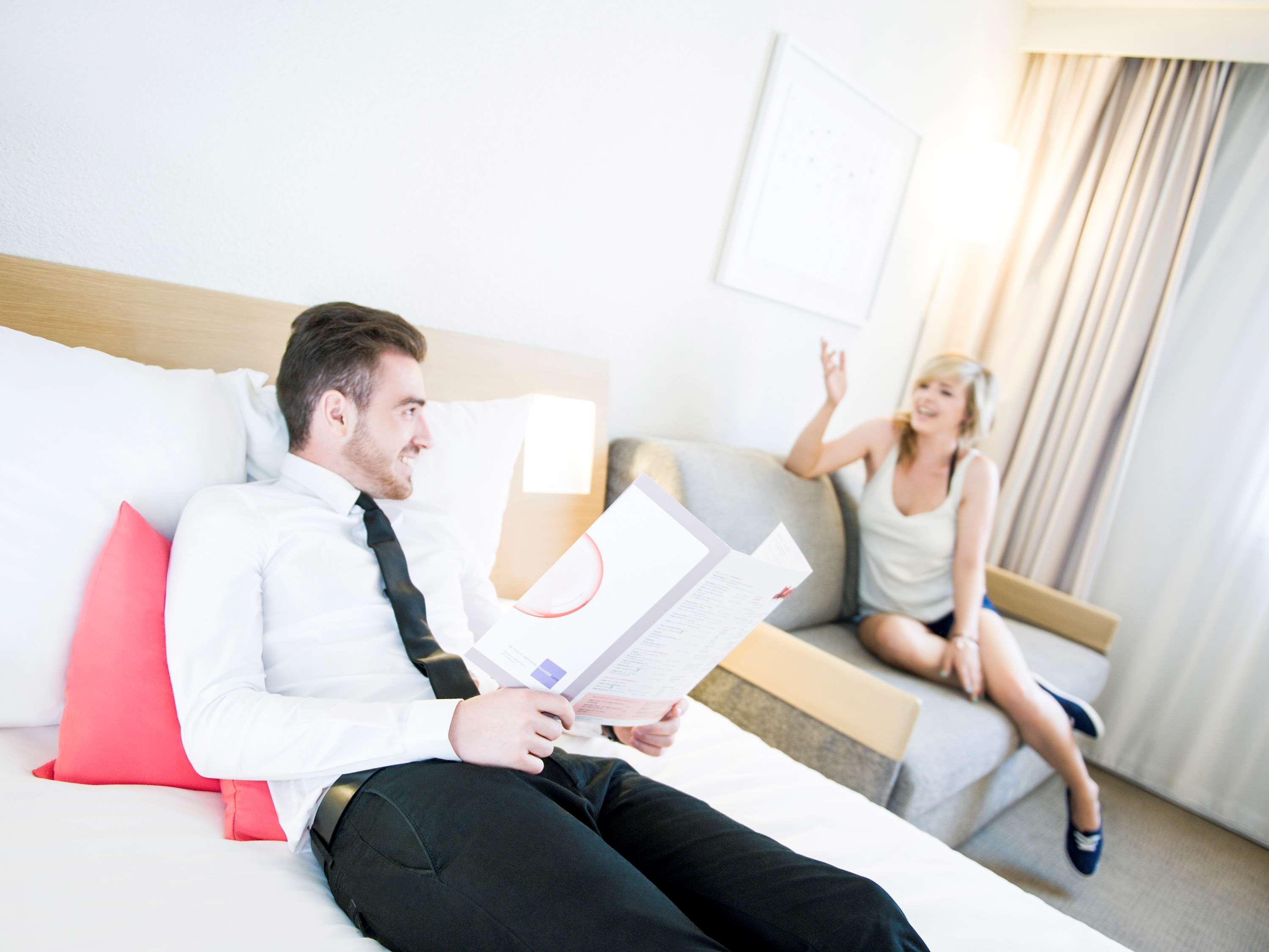 Novotel London Heathrow Airport - M4 Jct 4 Hotel 6/50