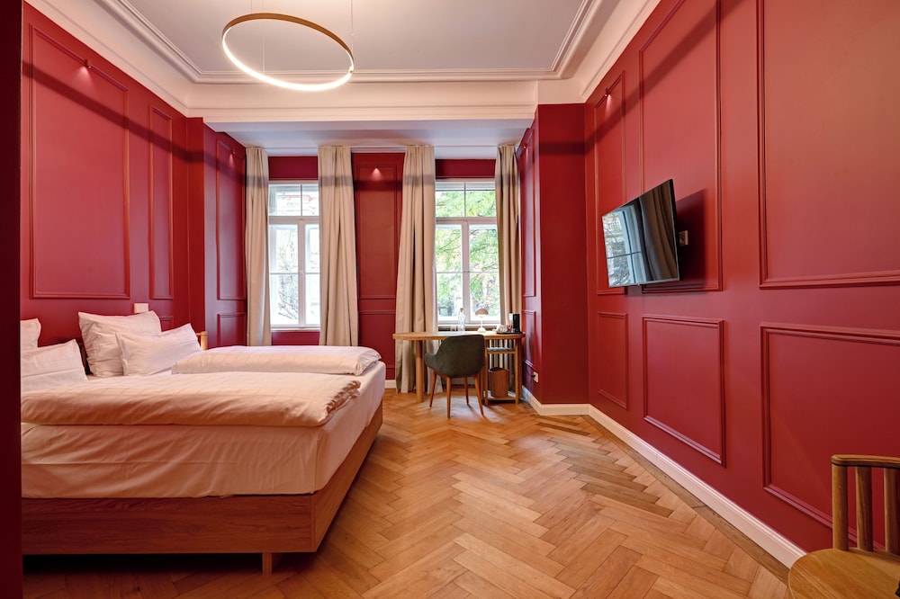 DELUXE, DOUBLE BED