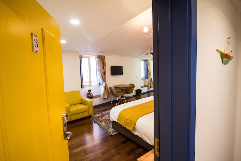 MIRAGAIA HOUSE 28/59