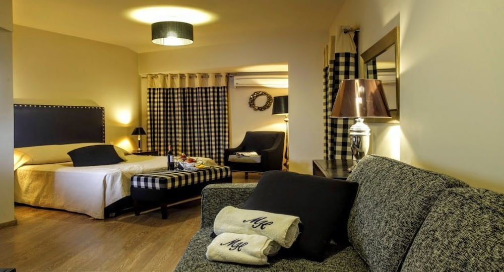 Mati Hotel 35/53