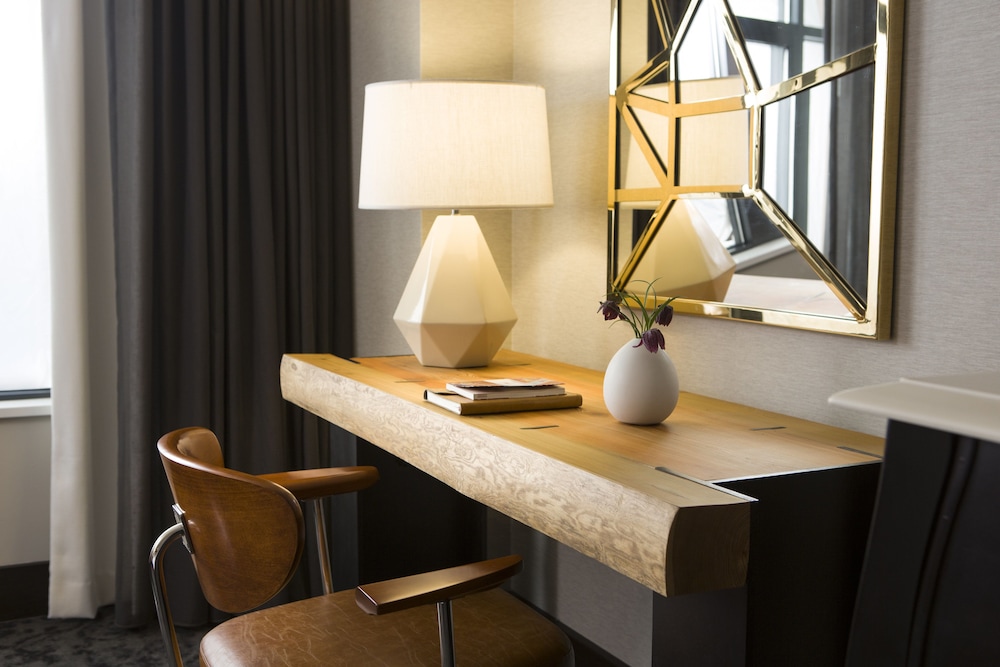 Kimpton Journeyman Hotel 71/80