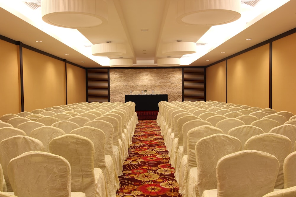 Harmoni Suites Hotel 29/33
