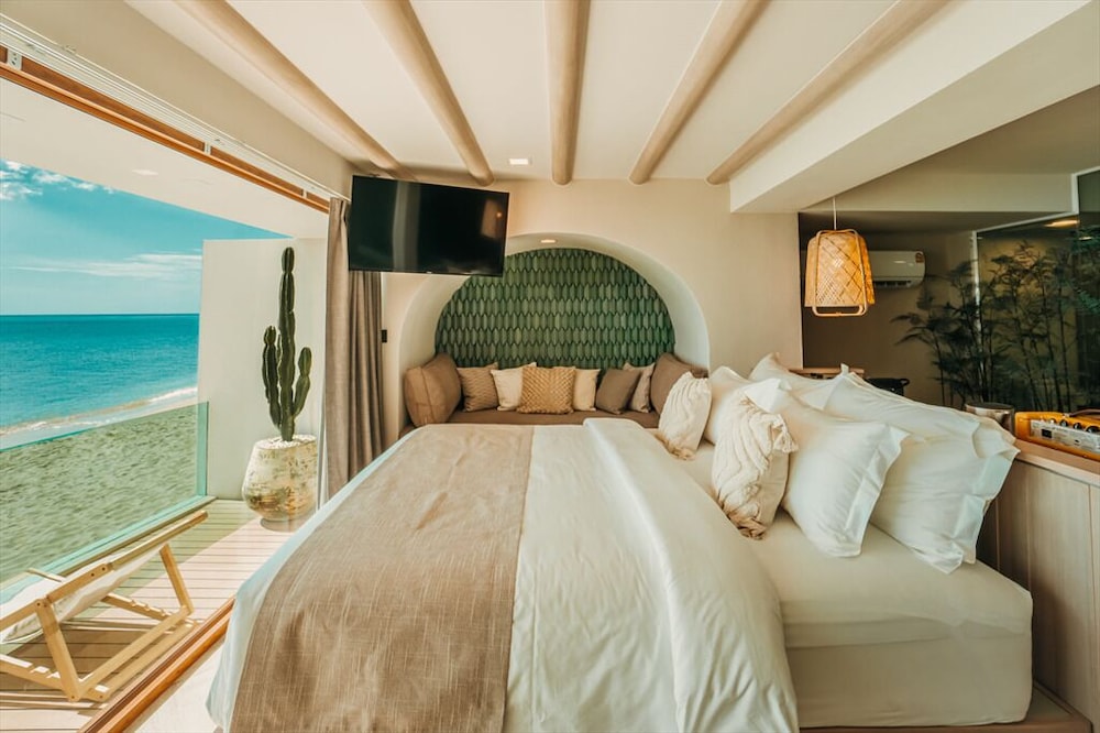 PARADISE, SUITE, BEACH FRONT