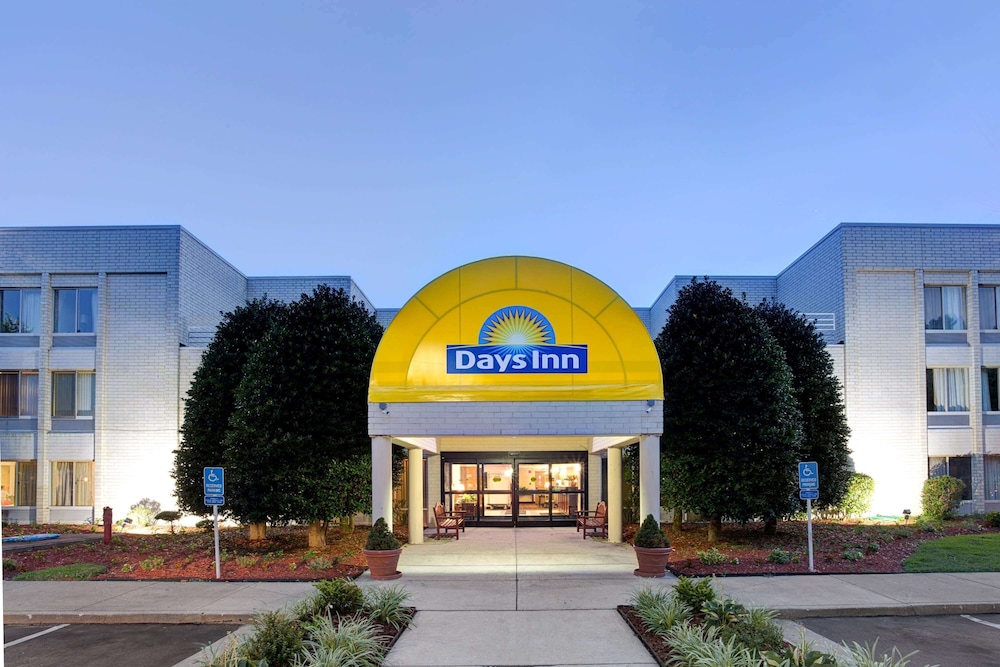 Days Inn by Wyndham Newport News City Center Oyster Point 3/22