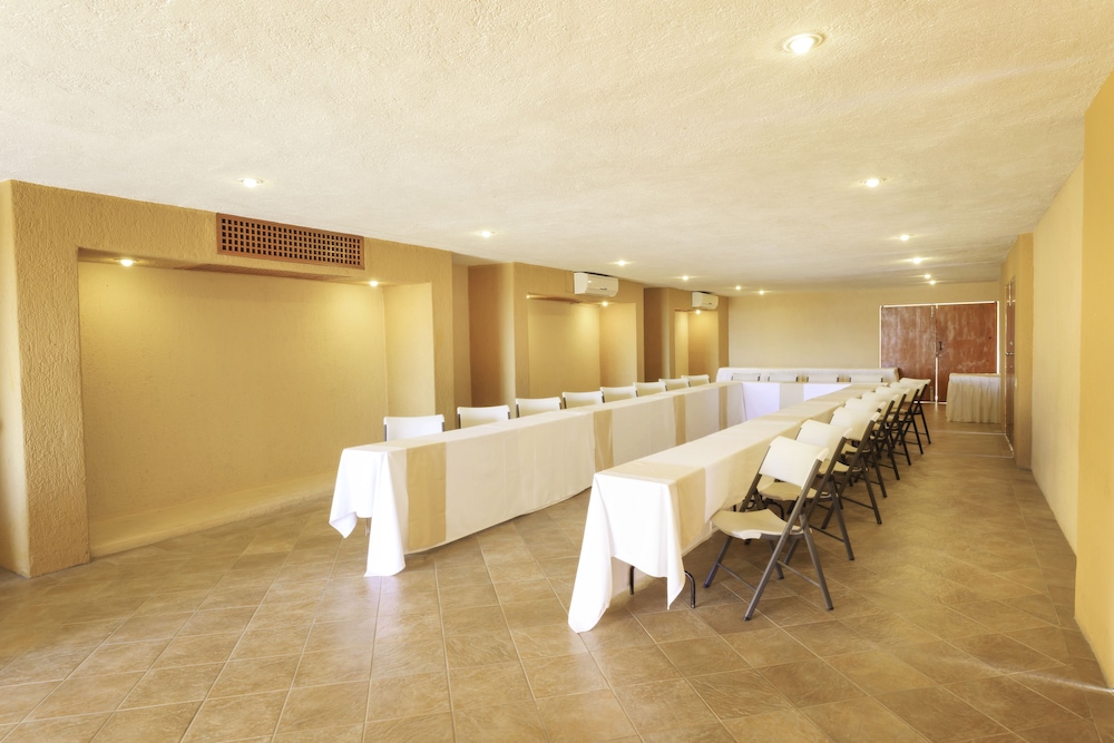 Los Patios Hotel 48/57