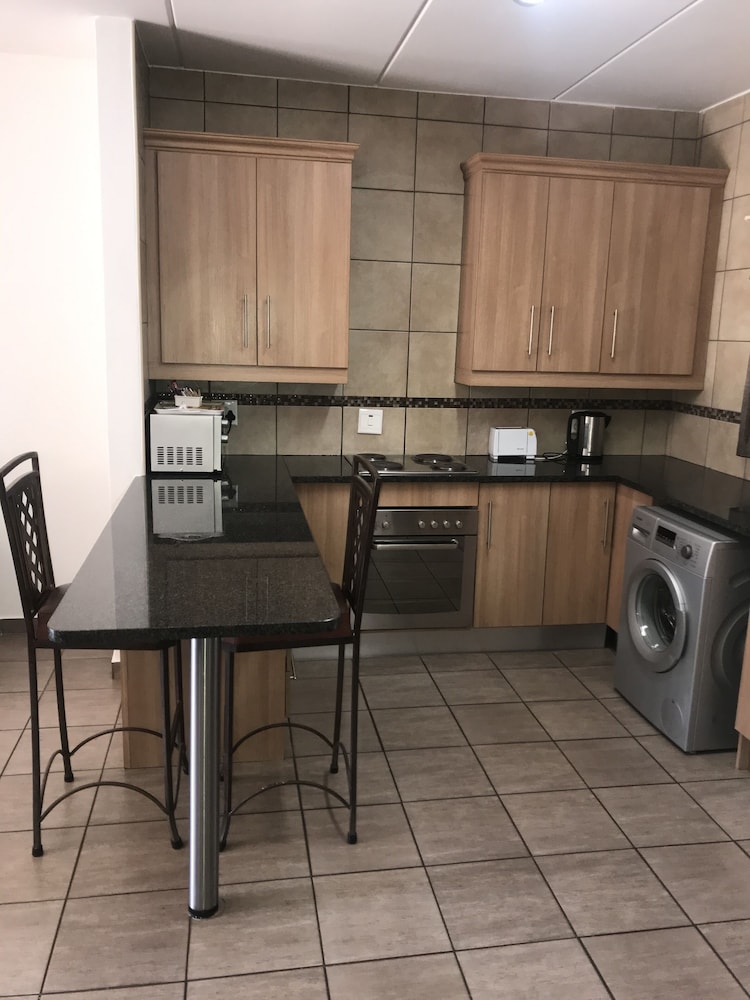 Foundry Guest Lodge 6/50