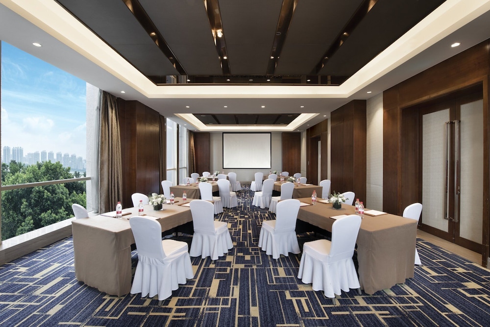 Crowne Plaza Nanchang Riverside 40/50