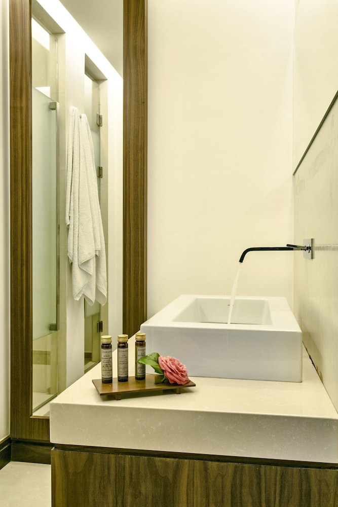 12 Months Luxury Resort 23/88