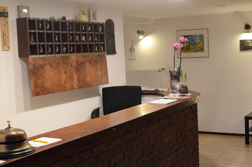Hotel Baccara 8/59
