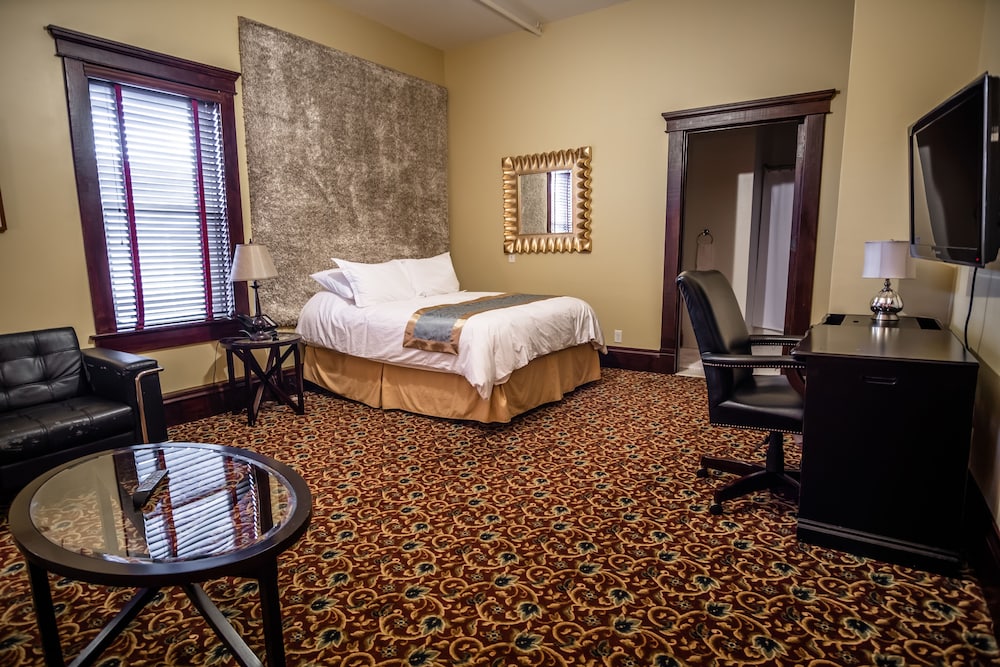 The Hackett Hotel 8/34