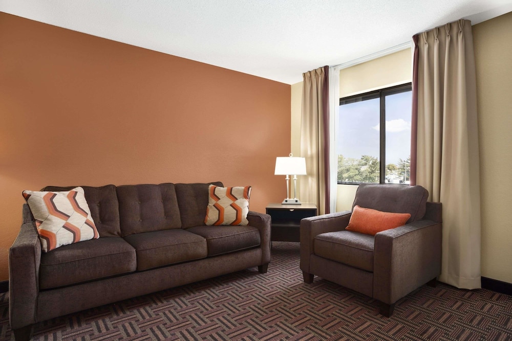 Super 8 By Wyndham Carbondale 15/23