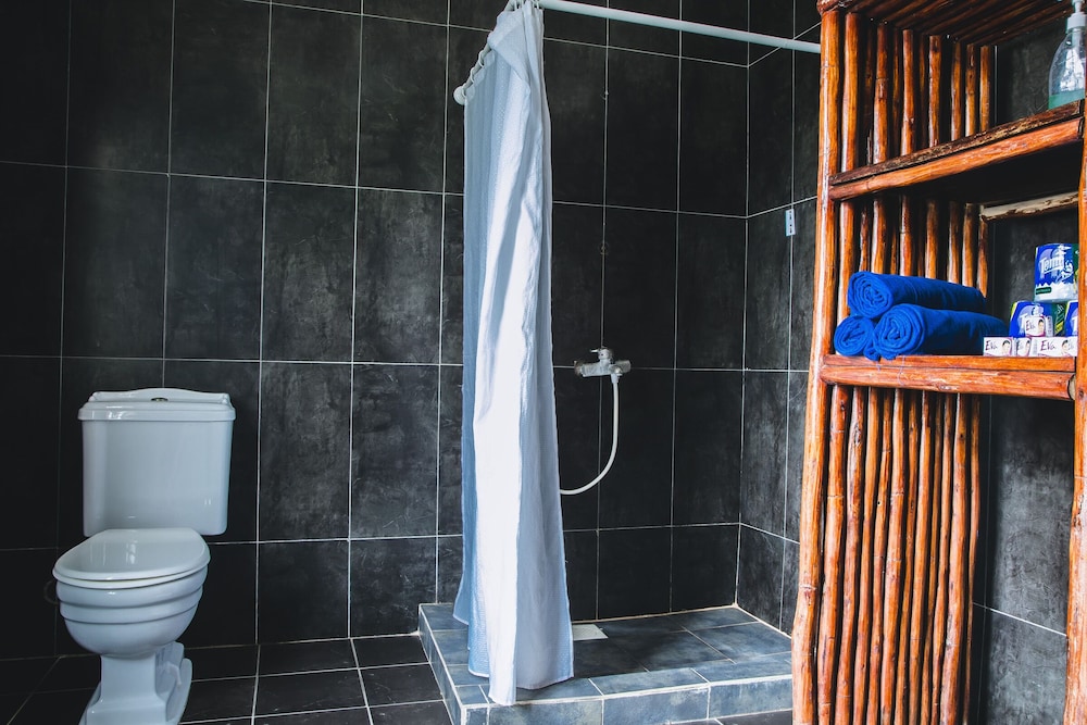 Moonshine Uroa Boutique Hotel 50/50