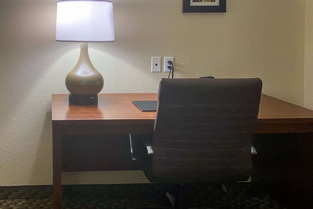 Comfort Suites Jefferson City, MO 12/19