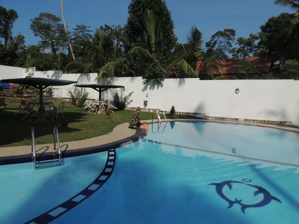 Green View Hotel 7/72