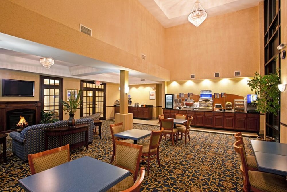 Holiday Inn Express Hotel & Suites Cleveland-Richfield 42/59