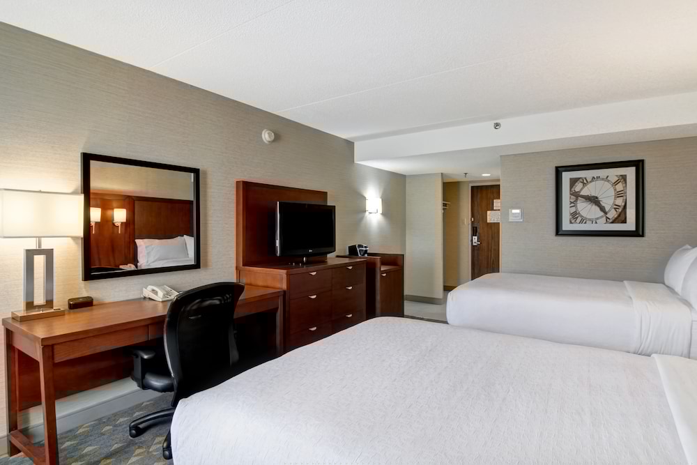 Holiday Inn Oakville Centre 11/81