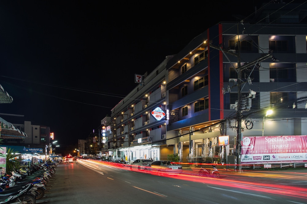 City Hotel 1/50