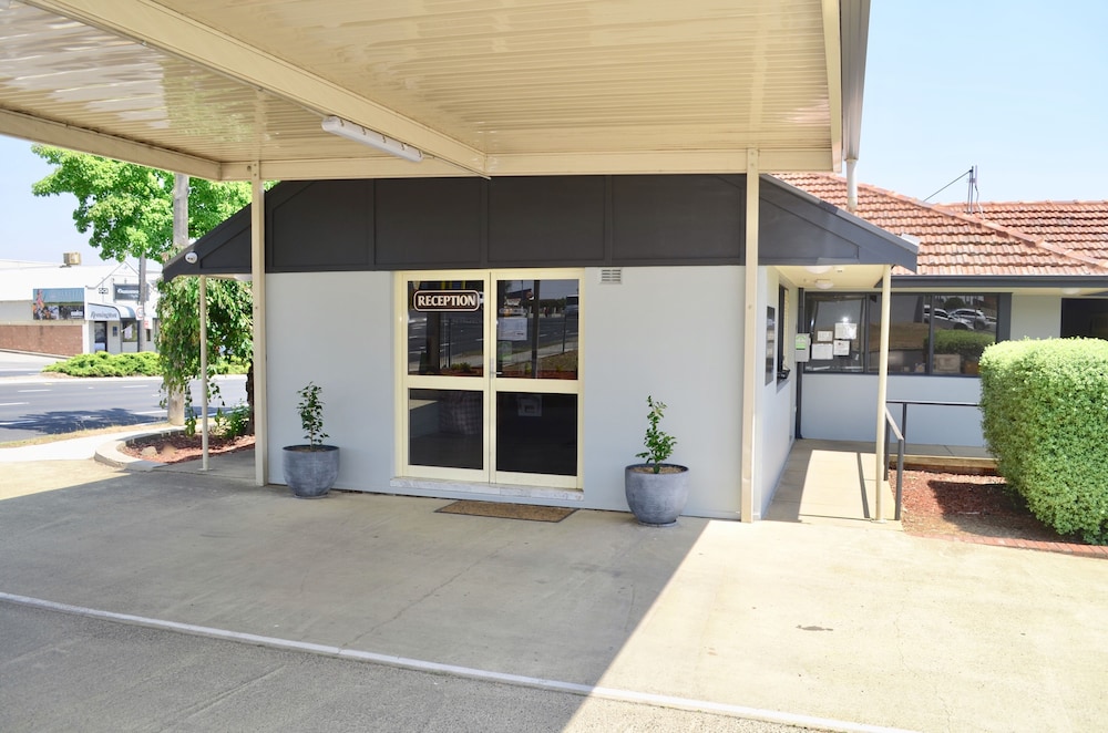 BATHURST MOTOR INN 53/59