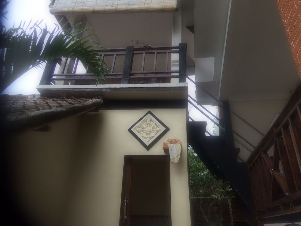 Bukit Indah Home Stay 4/50