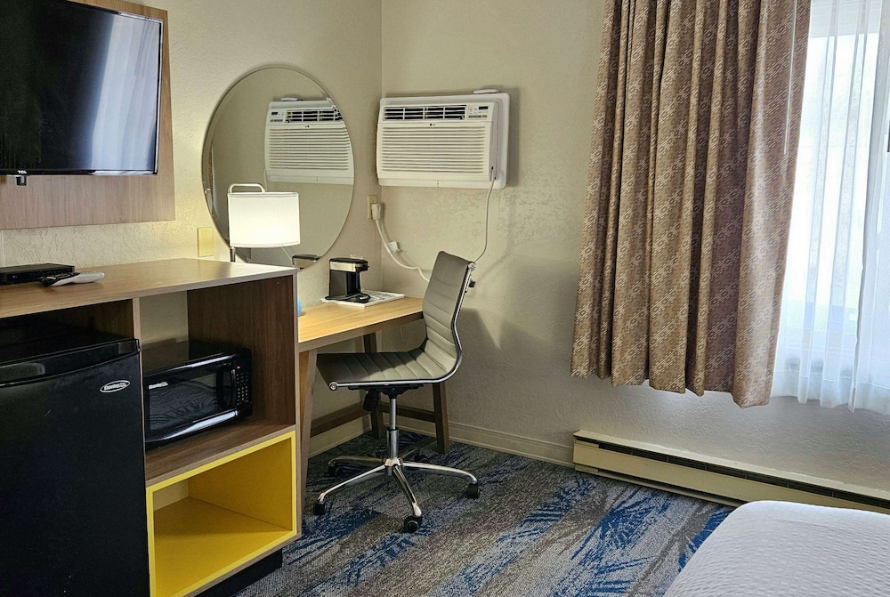 Days Inn and Suites by Wyndham Downtown Missoula-University 53/66