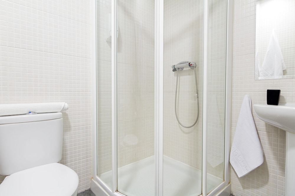 Hostal Gran Via 63 Rooms 24/28