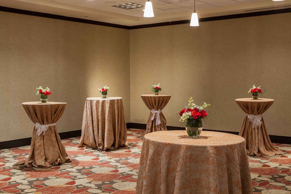 Hilton Garden Inn el Paso University 40/56
