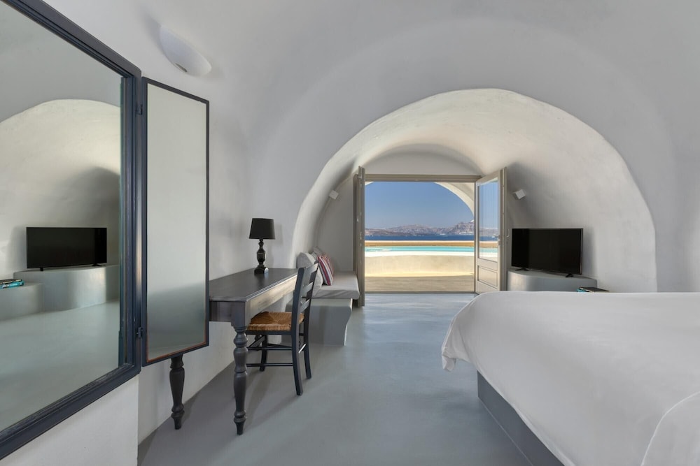 Cave, Caldera, Deluxe, Suite, Queen Bed, Private Pool