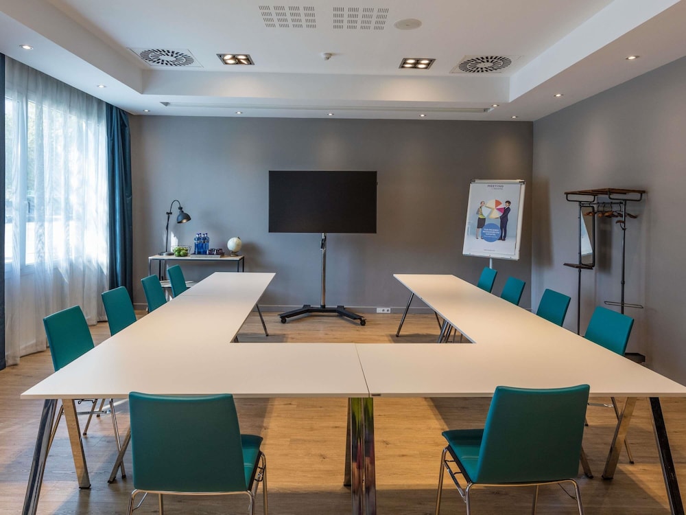 Novotel Barcelona Cornella Hotel 59/71