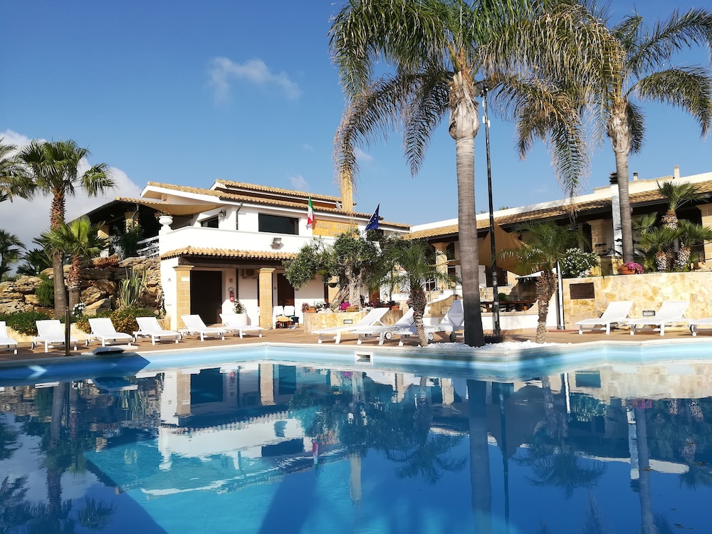 Villa Carlo Resort 3/59