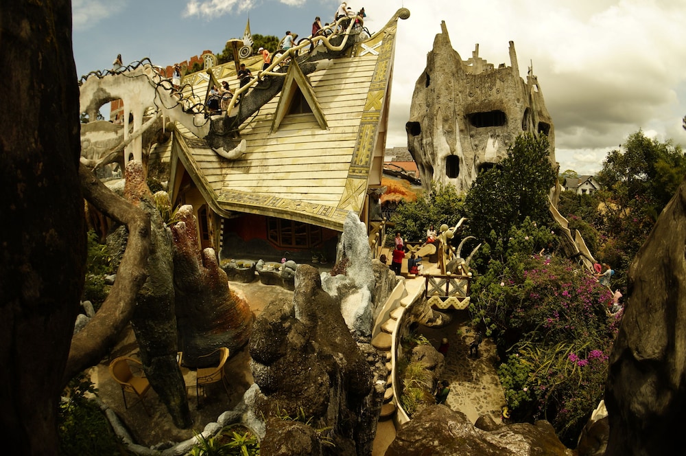 Crazy House 7/66