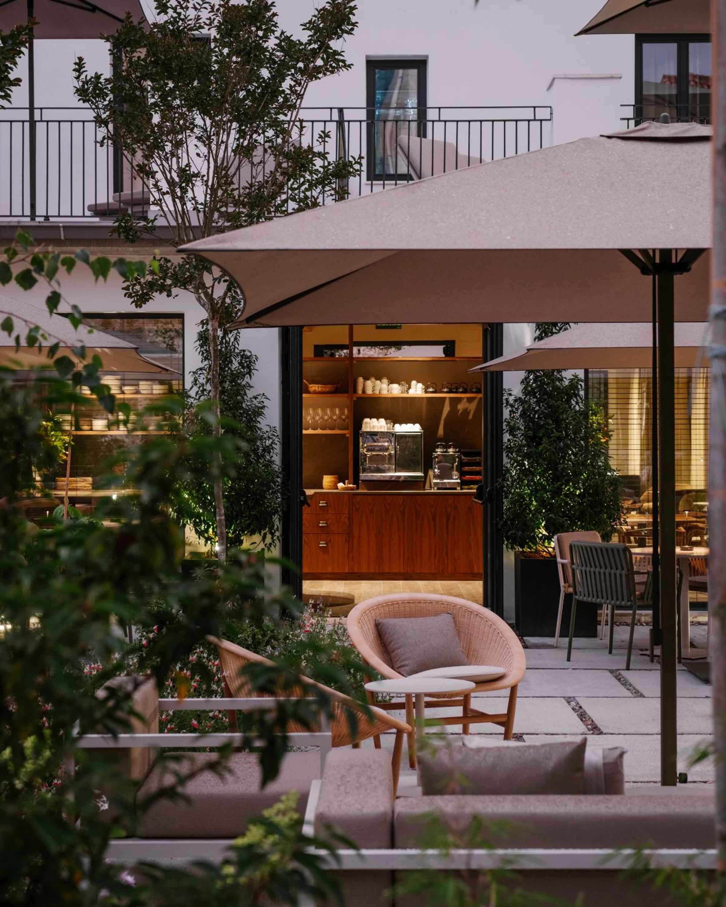 Hotel Rhin Garden 5/60