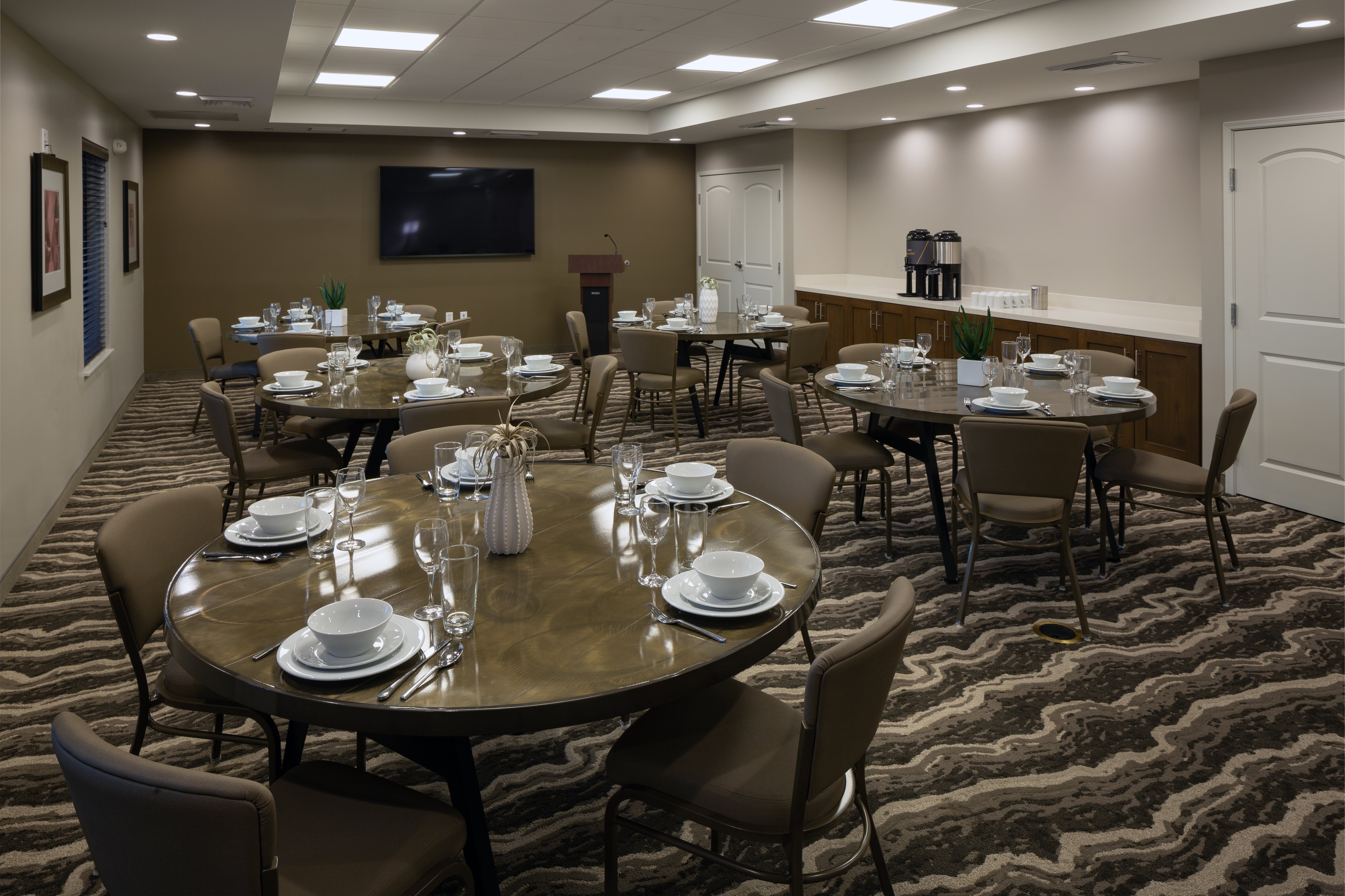 Staybridge Suites Phoenix Biltmore Area 46/56