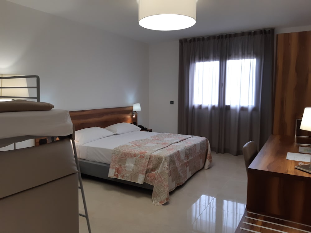 Morello Beach Hotel 17/50