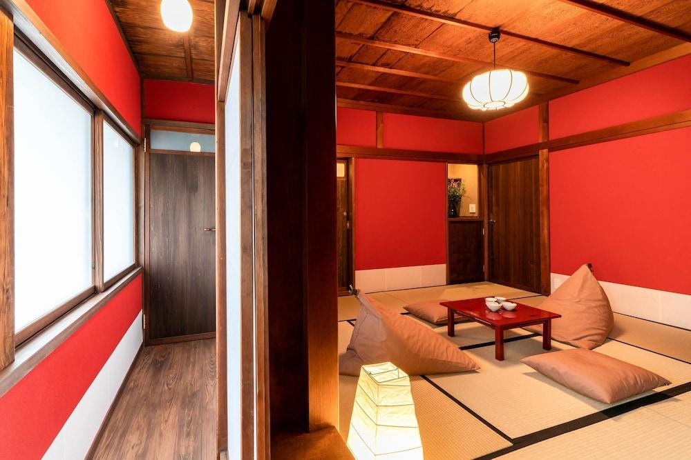 1 BEDROOM, TRADITIONAL, PRIVATE BATHROOM